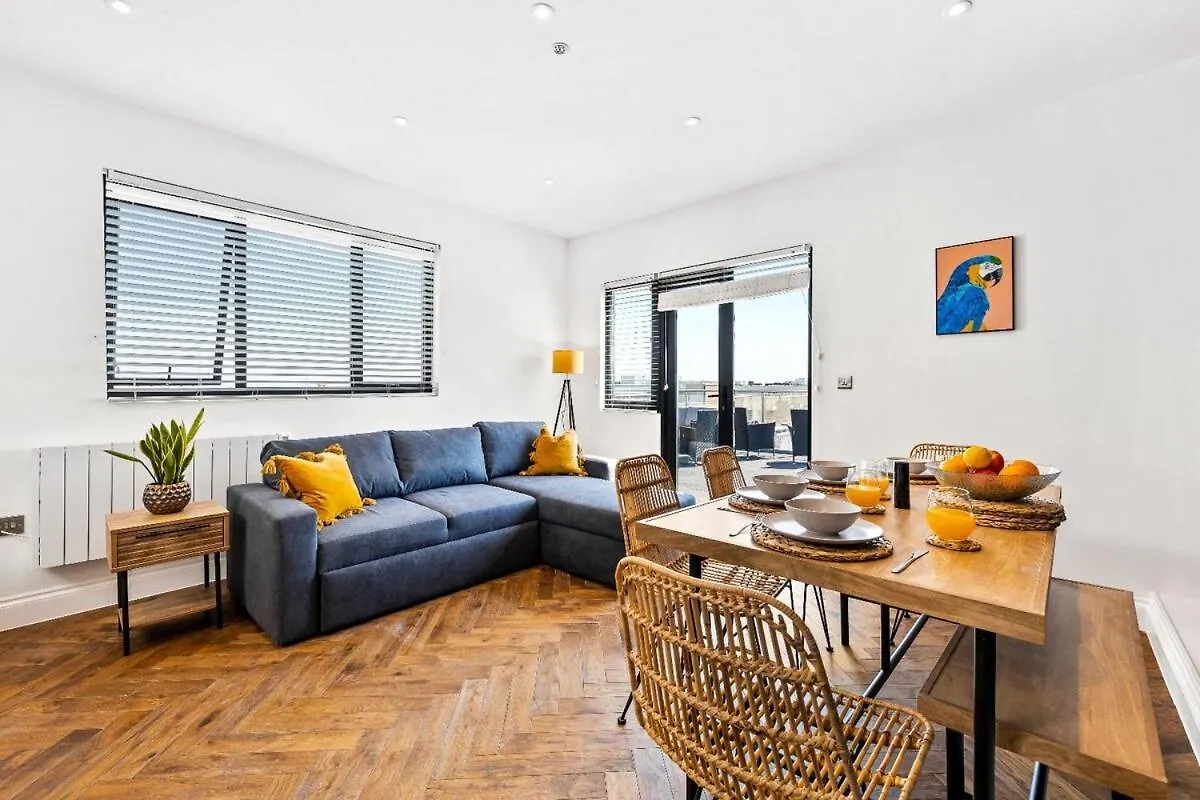 3 Bedroom Flat With Sea View And Roof Terrace ile iletişim